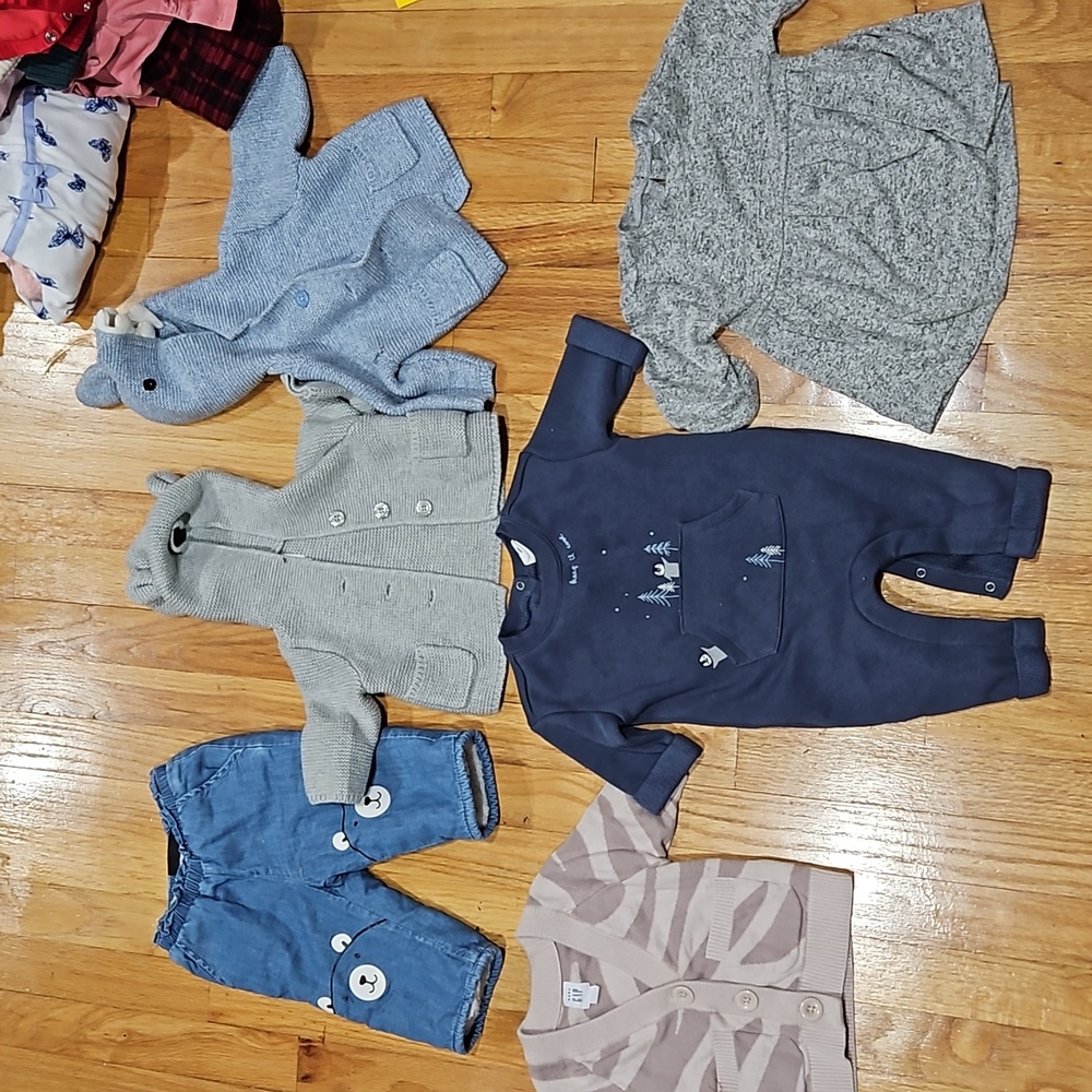 6 piece bundle of Gap items size 0 to 3 months and 3 to 6 months